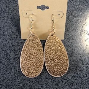 Teardrop leather earrings